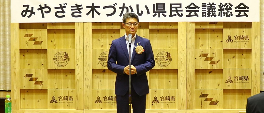 挨拶する河野知事